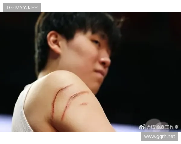 杨瀚森家里冰箱贴满训练计划，连喝口水都要掐表